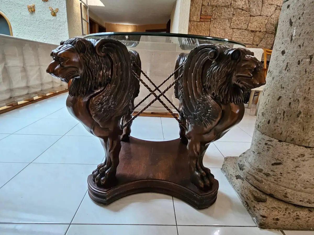 Mesa de cristal con base de leones de bronce — foto 5
