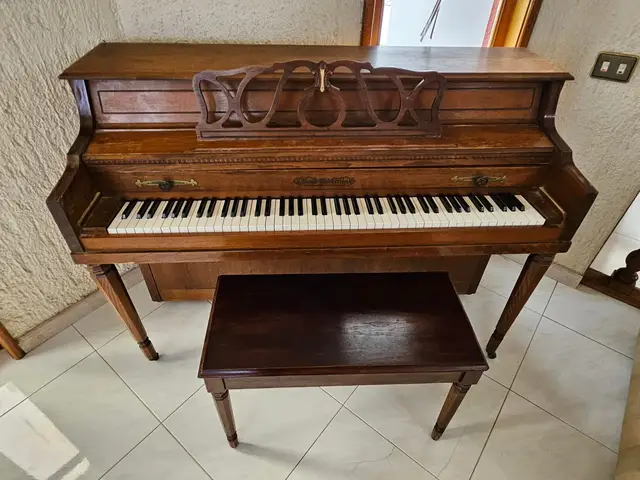 Piano vertical Jonas Chickering con banca