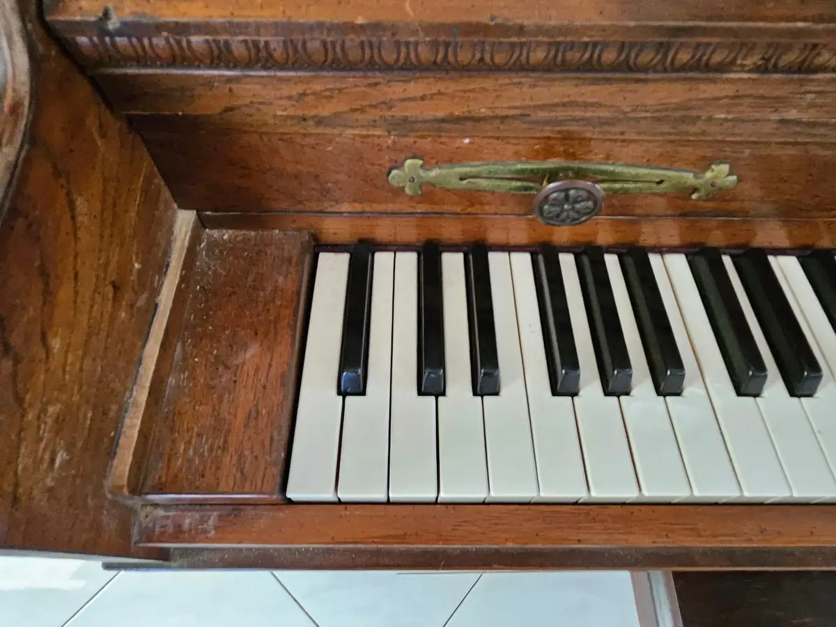 Piano vertical Jonas Chickering con banca — foto 6