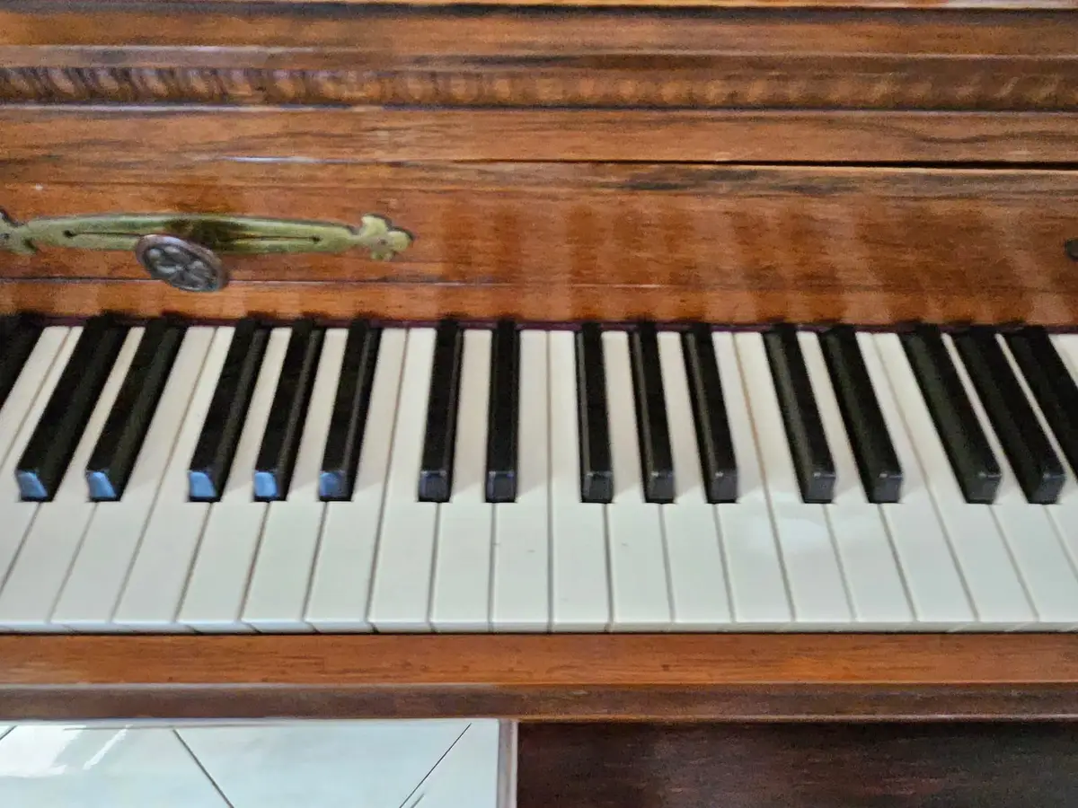 Piano vertical Jonas Chickering con banca — foto 7