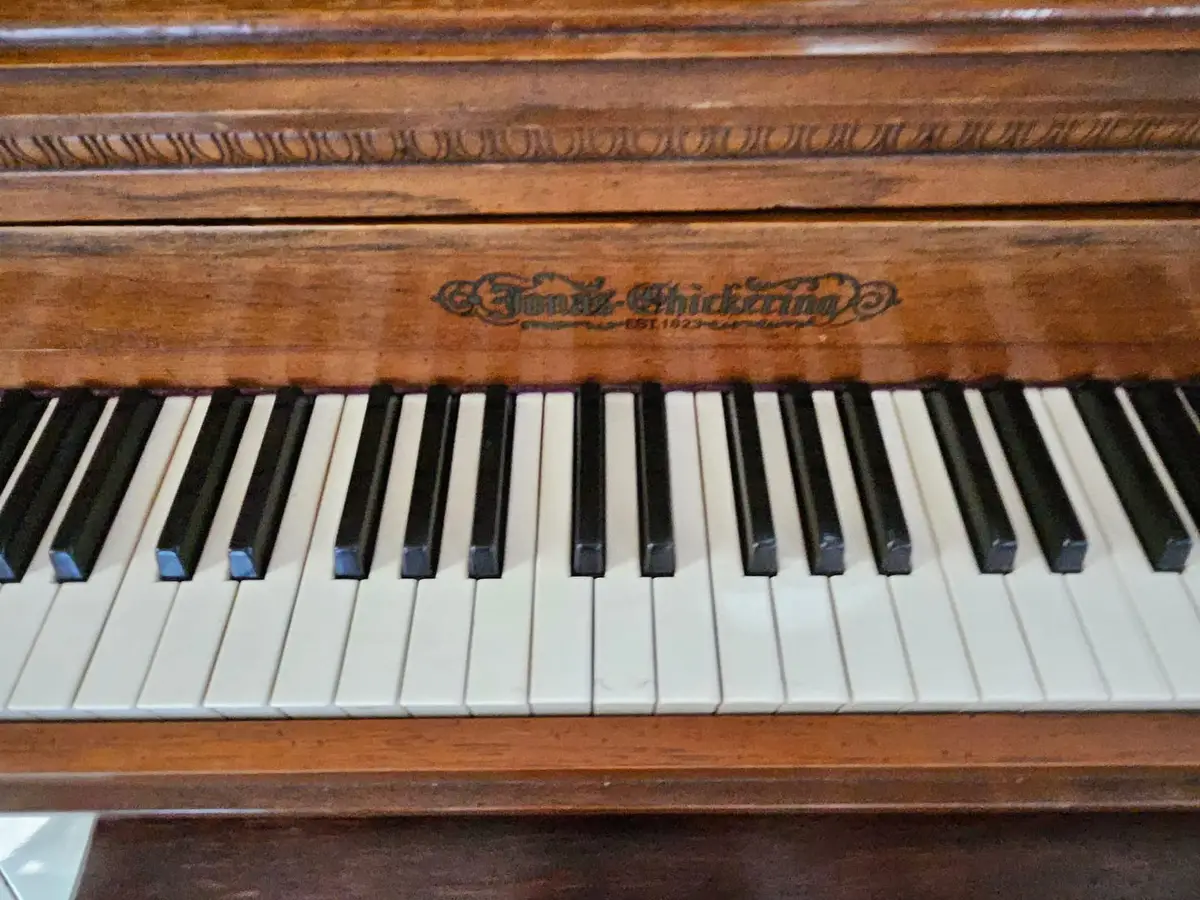 Piano vertical Jonas Chickering con banca — foto 8