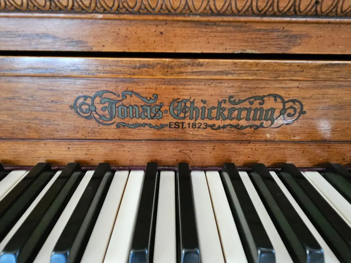 Piano vertical Jonas Chickering con banca — foto 9
