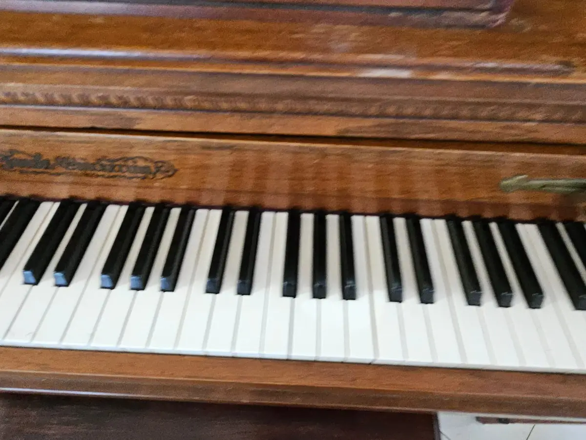Piano vertical Jonas Chickering con banca — foto 10