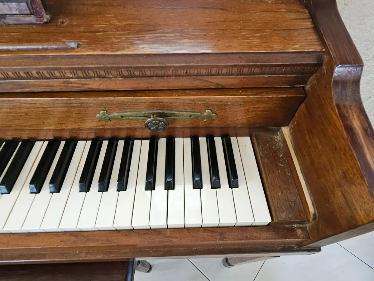 Piano vertical Jonas Chickering con banca — foto 11