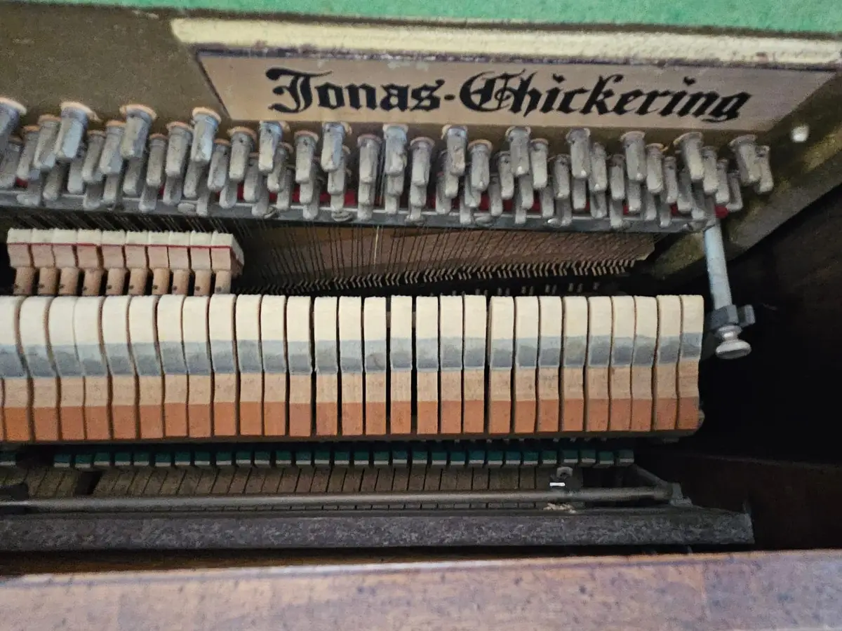 Piano vertical Jonas Chickering con banca — foto 17