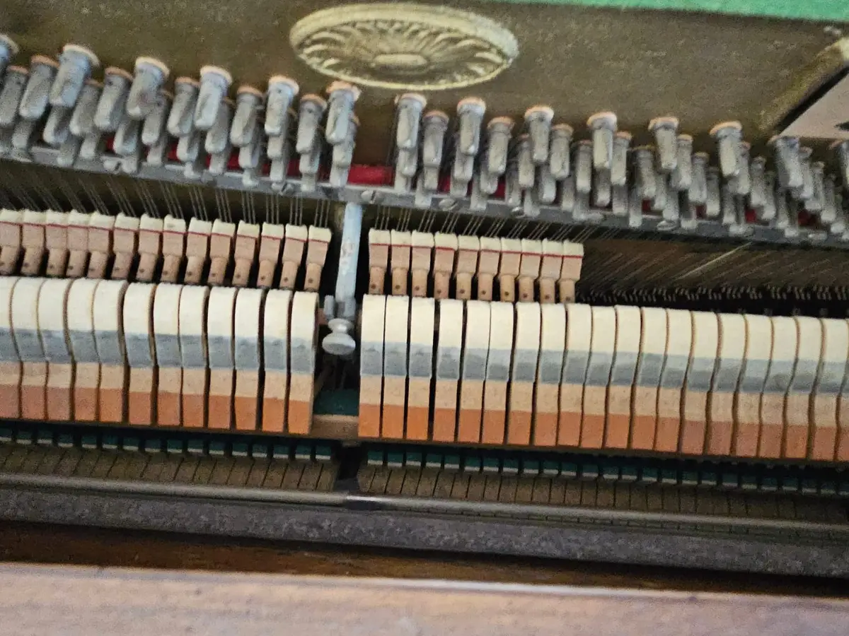 Piano vertical Jonas Chickering con banca — foto 18