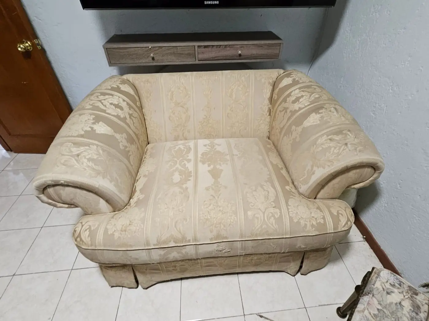 Sillón individual beige (tela damasco)