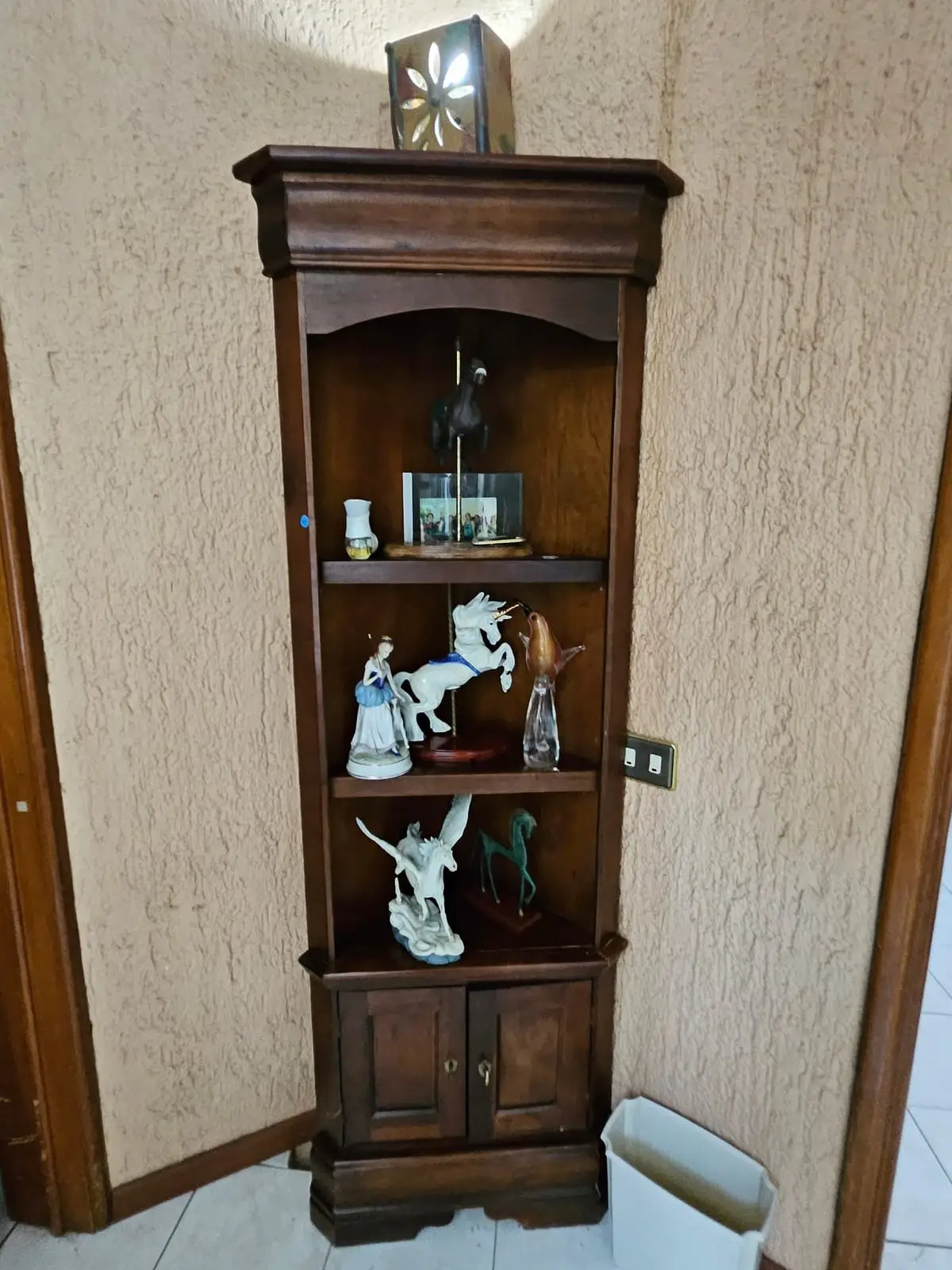 Mueble esquinero de madera — foto 1