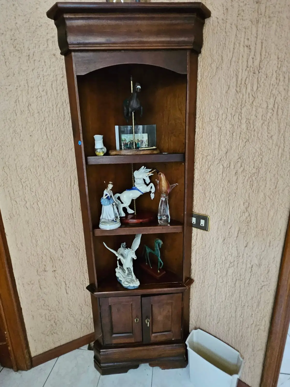 Mueble esquinero de madera — foto 2