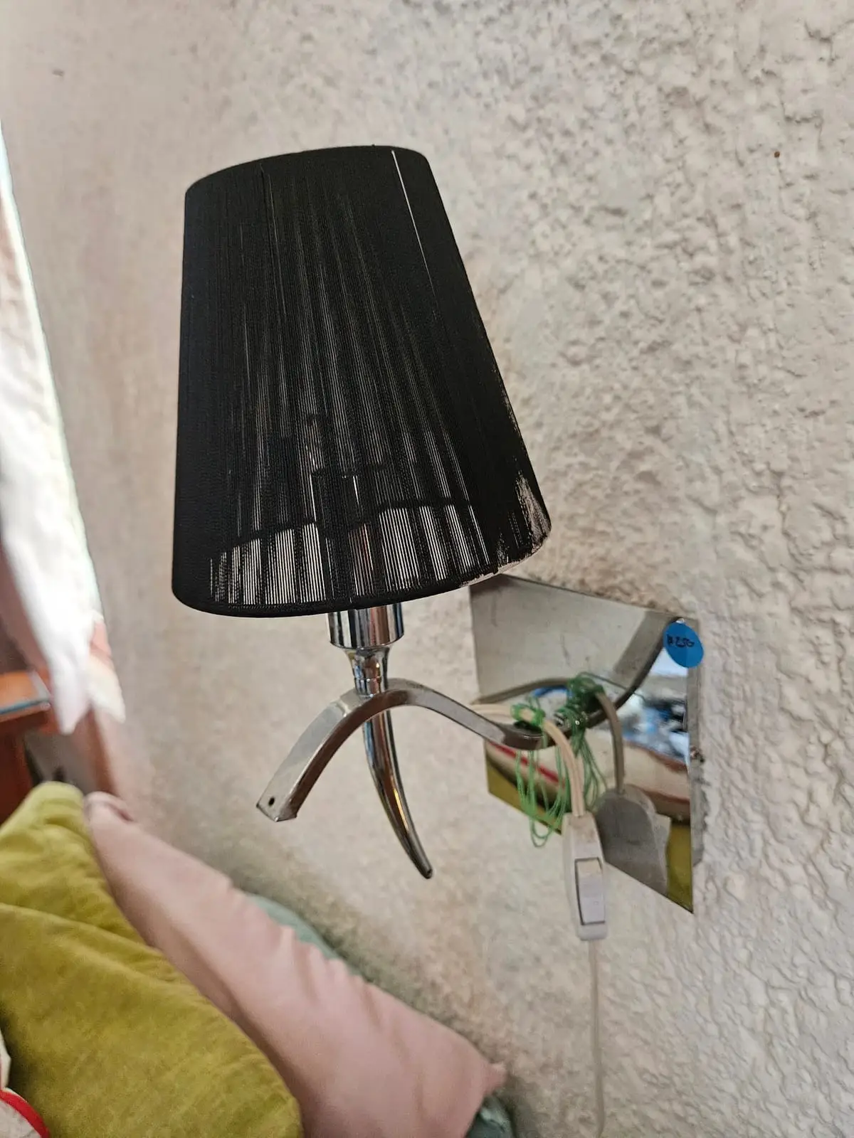 Lámpara de pared con pantalla negra — foto 2
