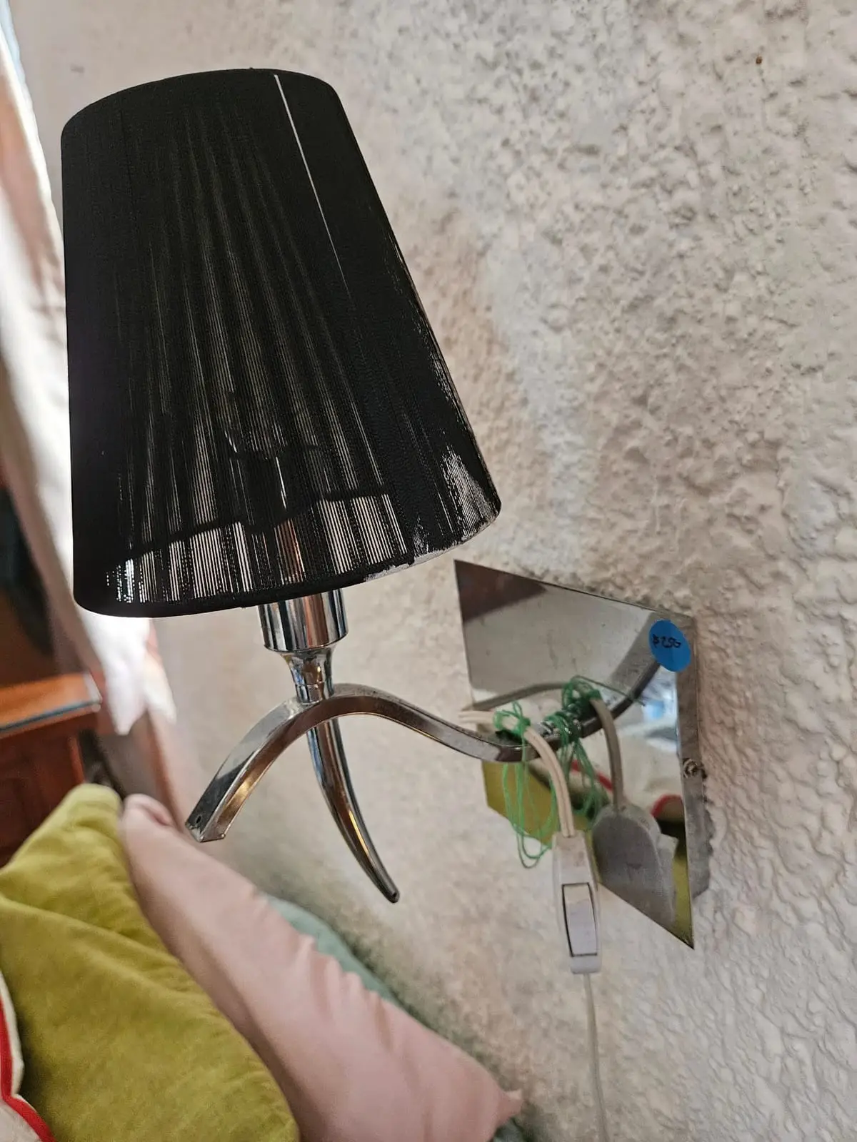Lámpara de pared con pantalla negra — foto 3