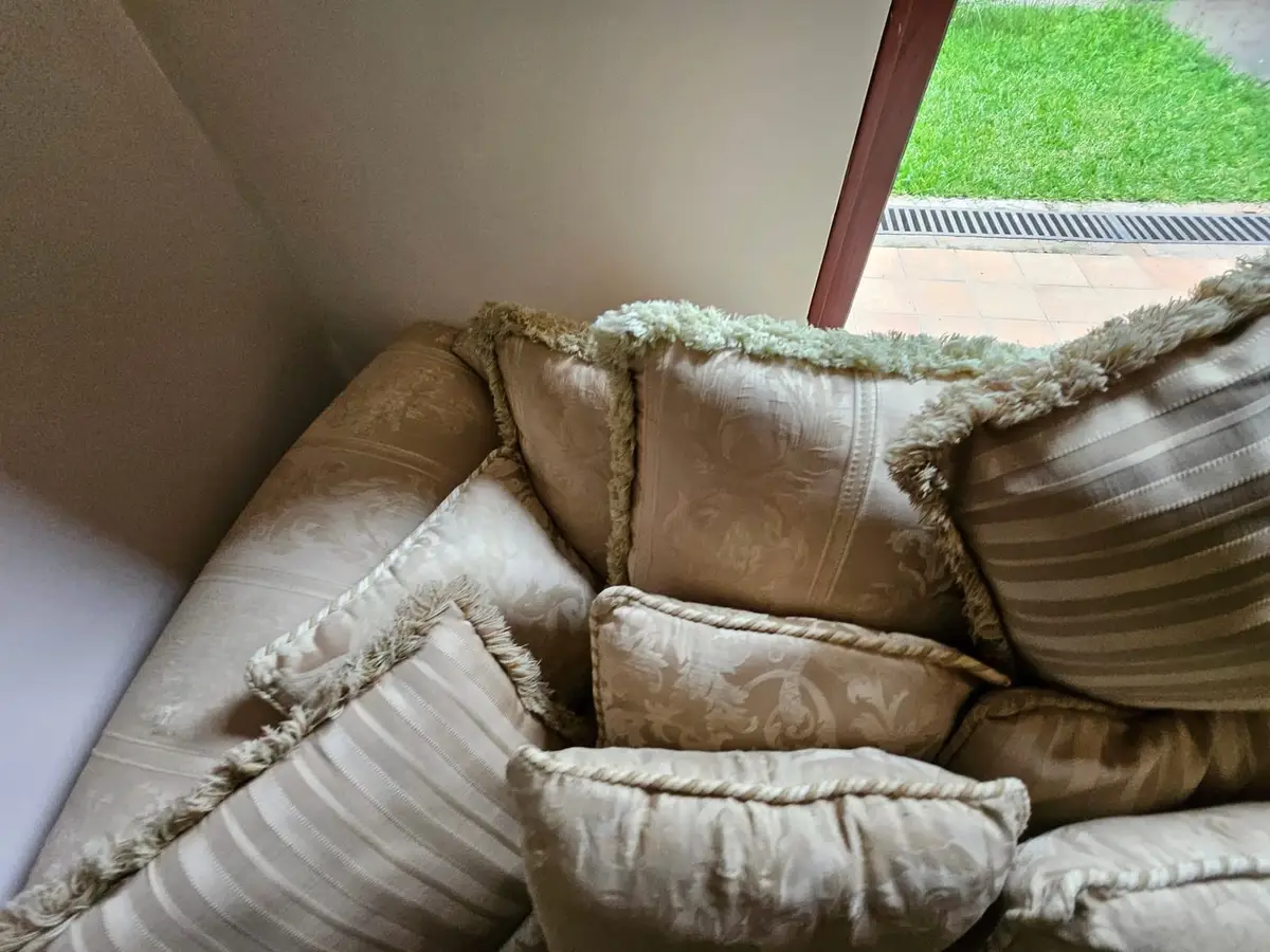 Juego de sala: sofá y sillón con cojines — foto 11