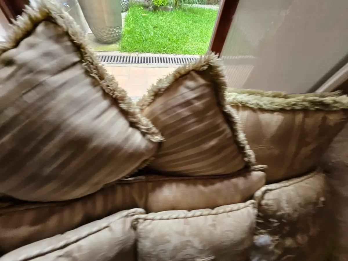 Juego de sala: sofá y sillón con cojines — foto 14
