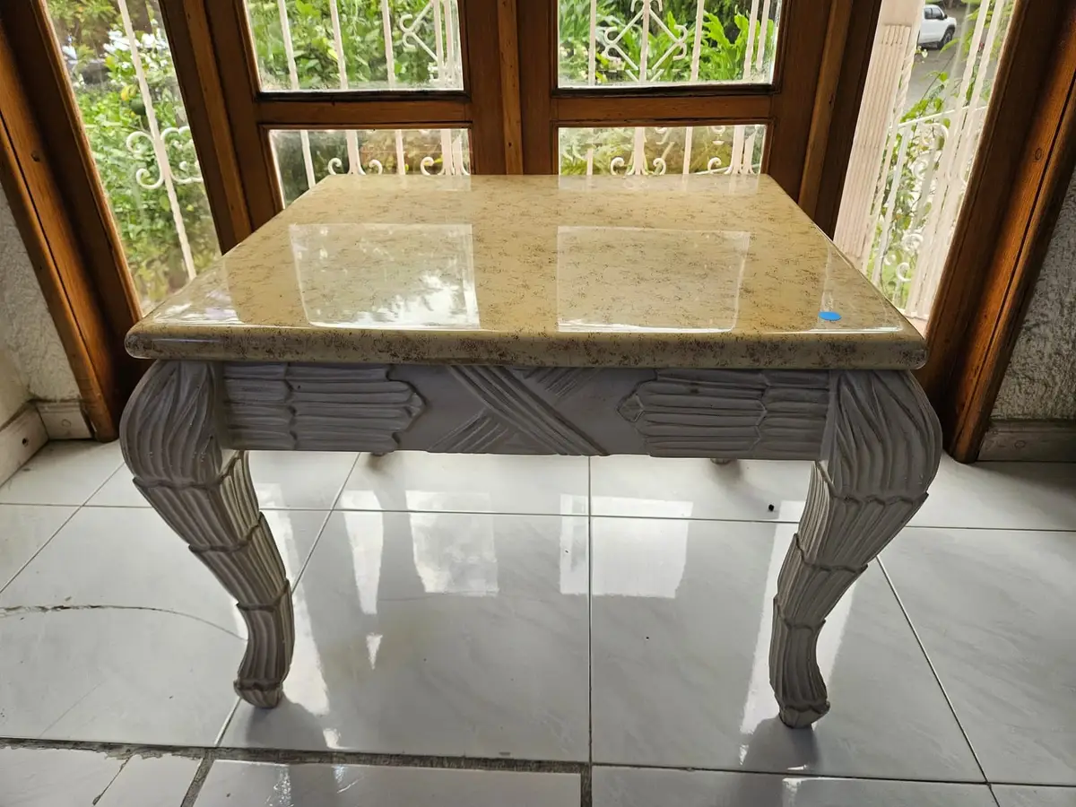 Mesa lateral de mármol — foto 1
